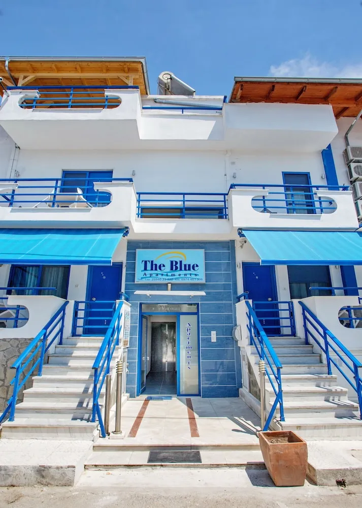 The Blue Apartments and Beach – Hotel in Nea Peramos, Kavala